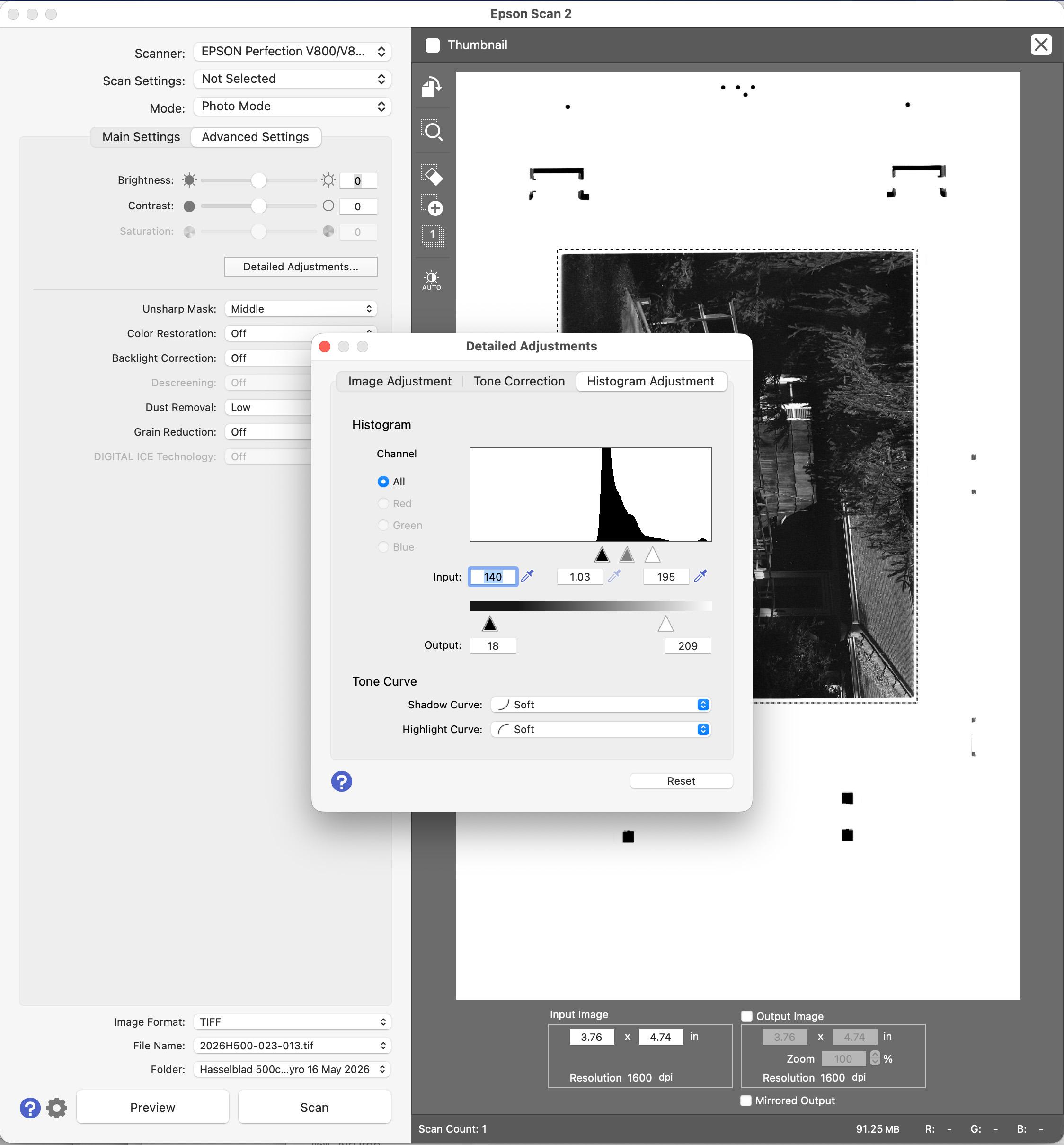A histogram for a shot taken at EI 200 shows a slight compression of the spread over EI 100, starting in the same too far right position.